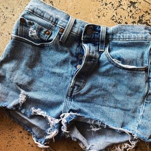 LEVIS SHORTS STYLE (501)